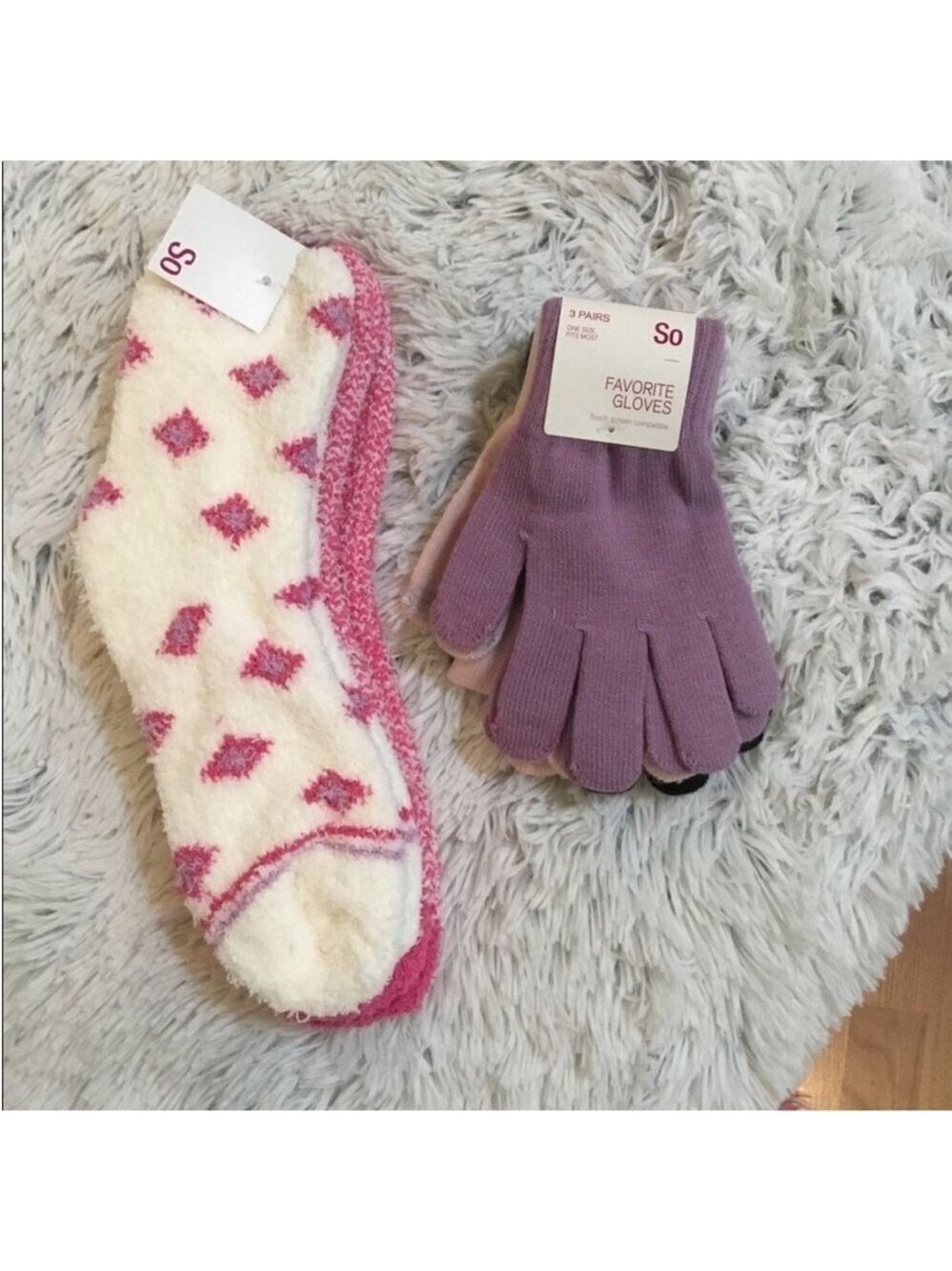 SO Woman’s Juniors 3 pair glove 2 pair sock set OSFM gloves 9-11 sock